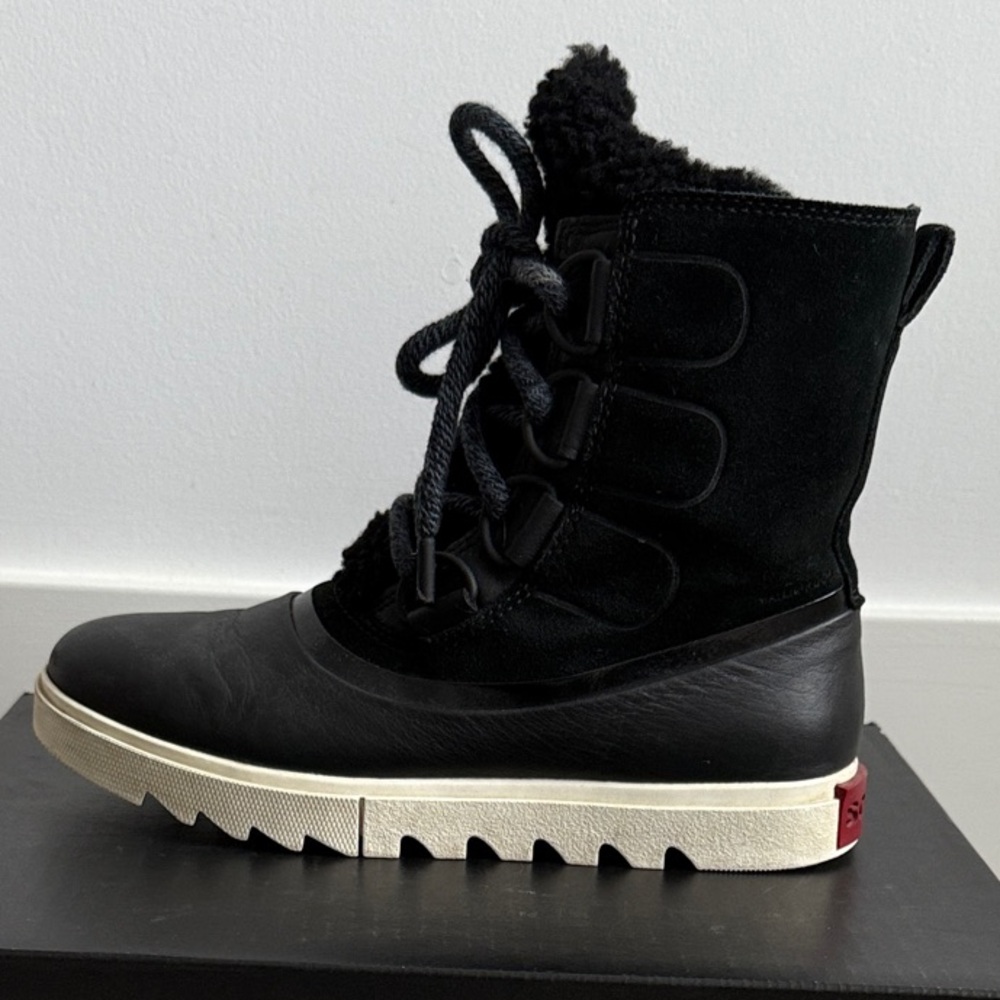 Sorel Women's Black and Cream Winter Boots - Size 6.5